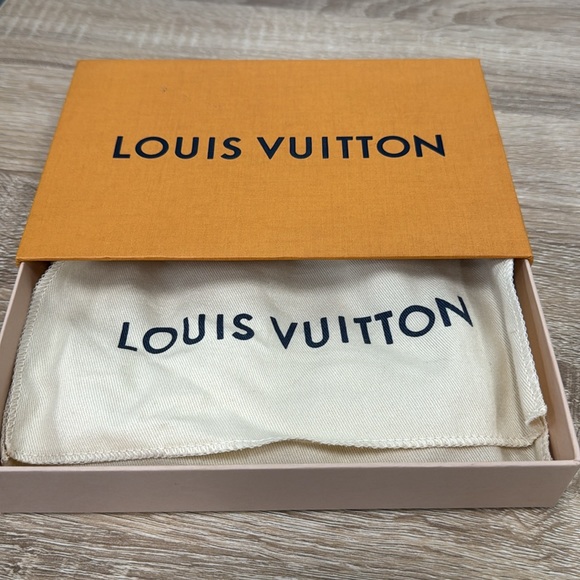 Louis Vuitton Gold Petal Bracelet Mp1845 Large Statement with Box Collectable - Picture 6 of 6